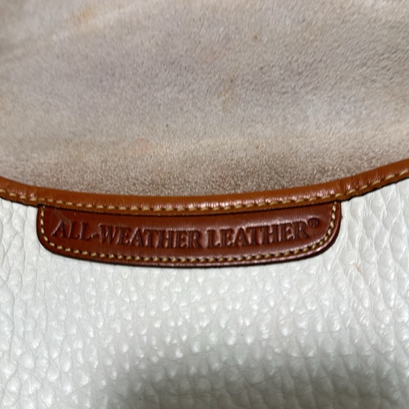 dooney and Bourke vintage shoulder bag, white leather pebbled - Picture 6 of 11